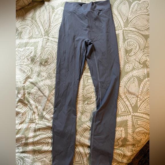 Gray High-Waisted Leggings - Picture 1 of 2